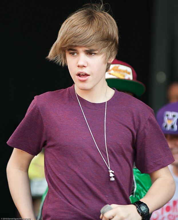 Justin Bieber Blasts Paparazzi for ‘Disrespectful’ Behavior During Breakfast with Hailey