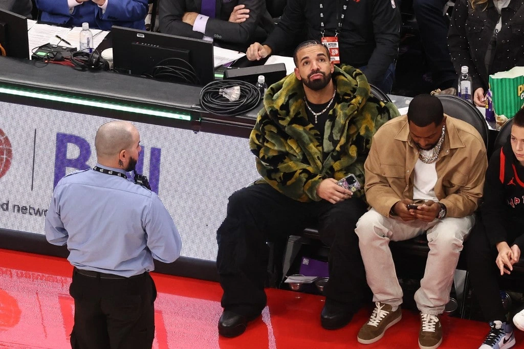 Drake vs. DeRozan: Once-Bros Face Off as Jersey Gets Tossed