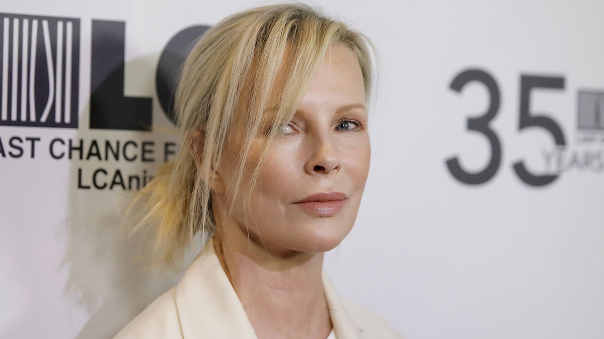 Kim Basinger Slams Intimacy Coordinators: “We Just Work It Out!”