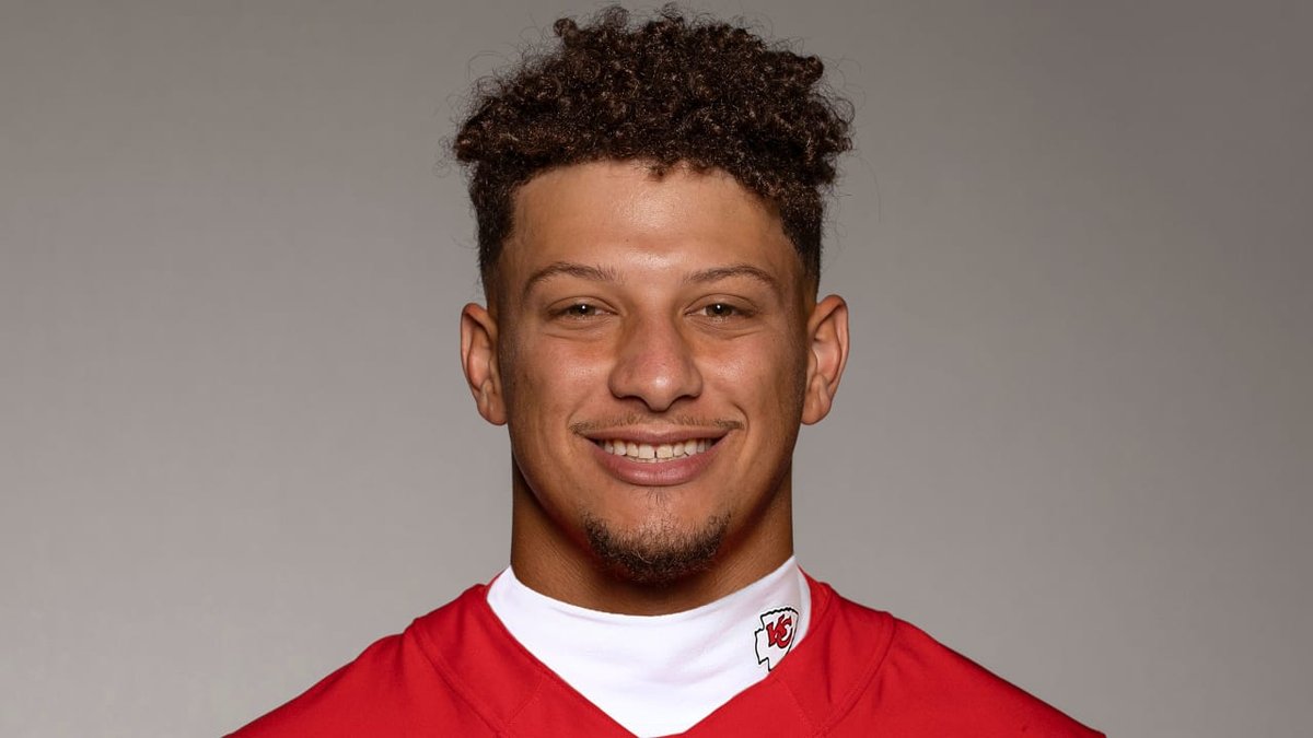 Patrick Mahomes Gifts Tuition to Student Who Sank Epic Putt at Game