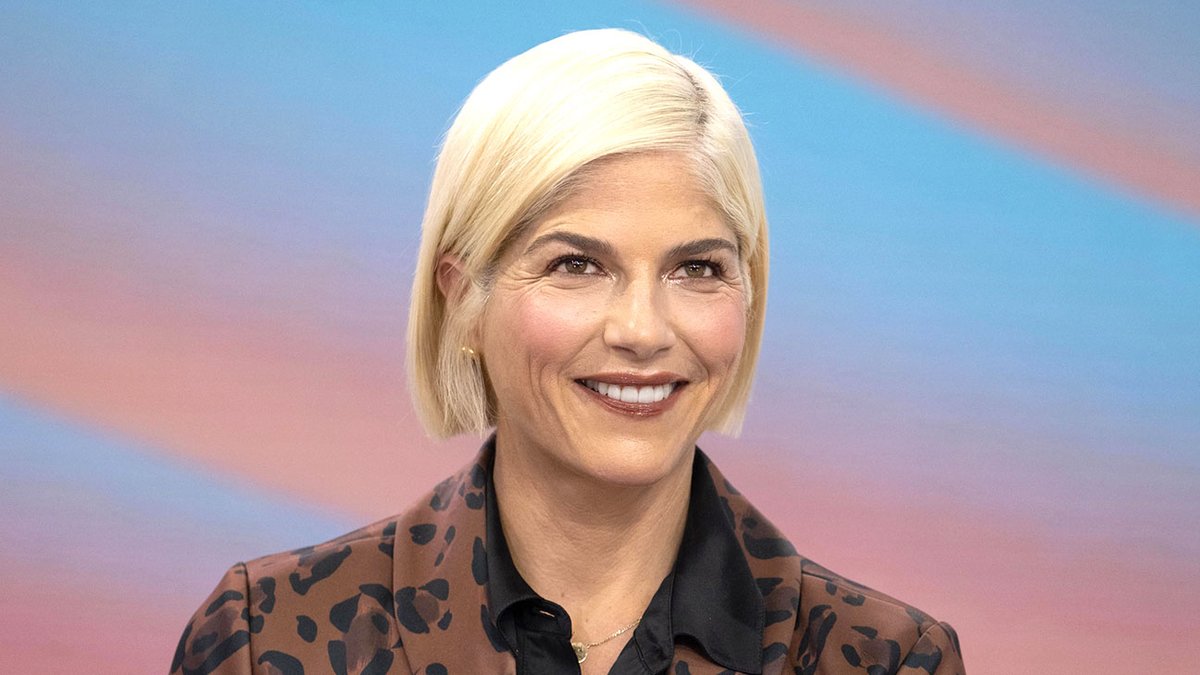 Selma Blair Takes on Boxing with Freddie Roach as MS Fight Continues
