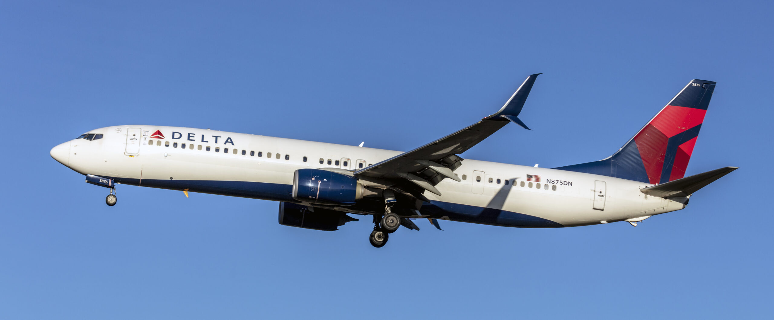 Delta Airlines Offers $30,000 to Crash Survivors Amid Ongoing Investigation