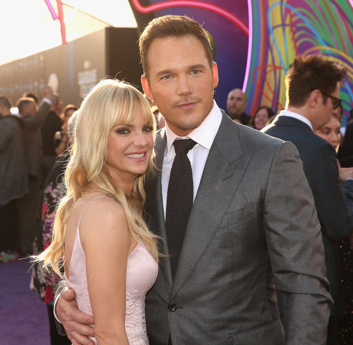 “Anna Faris Shares Heartfelt Update on Son Amid LA Fires: Strength in Adversity”
