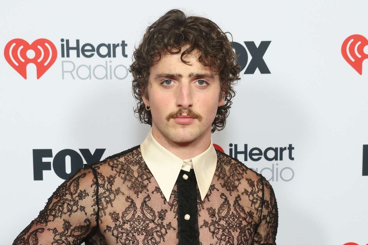 Benson Boone’s Red Carpet Revelation: Tight Pants and Six Nominations at iHeartRadio Awards
