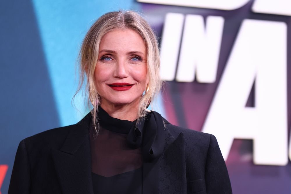 Cameron Diaz Dazzles at Paris Fashion Week After 13-Year Hiatus