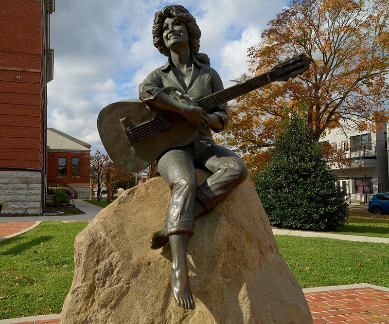 Dolly Parton Reflects on Life After Carl Dean’s Passing