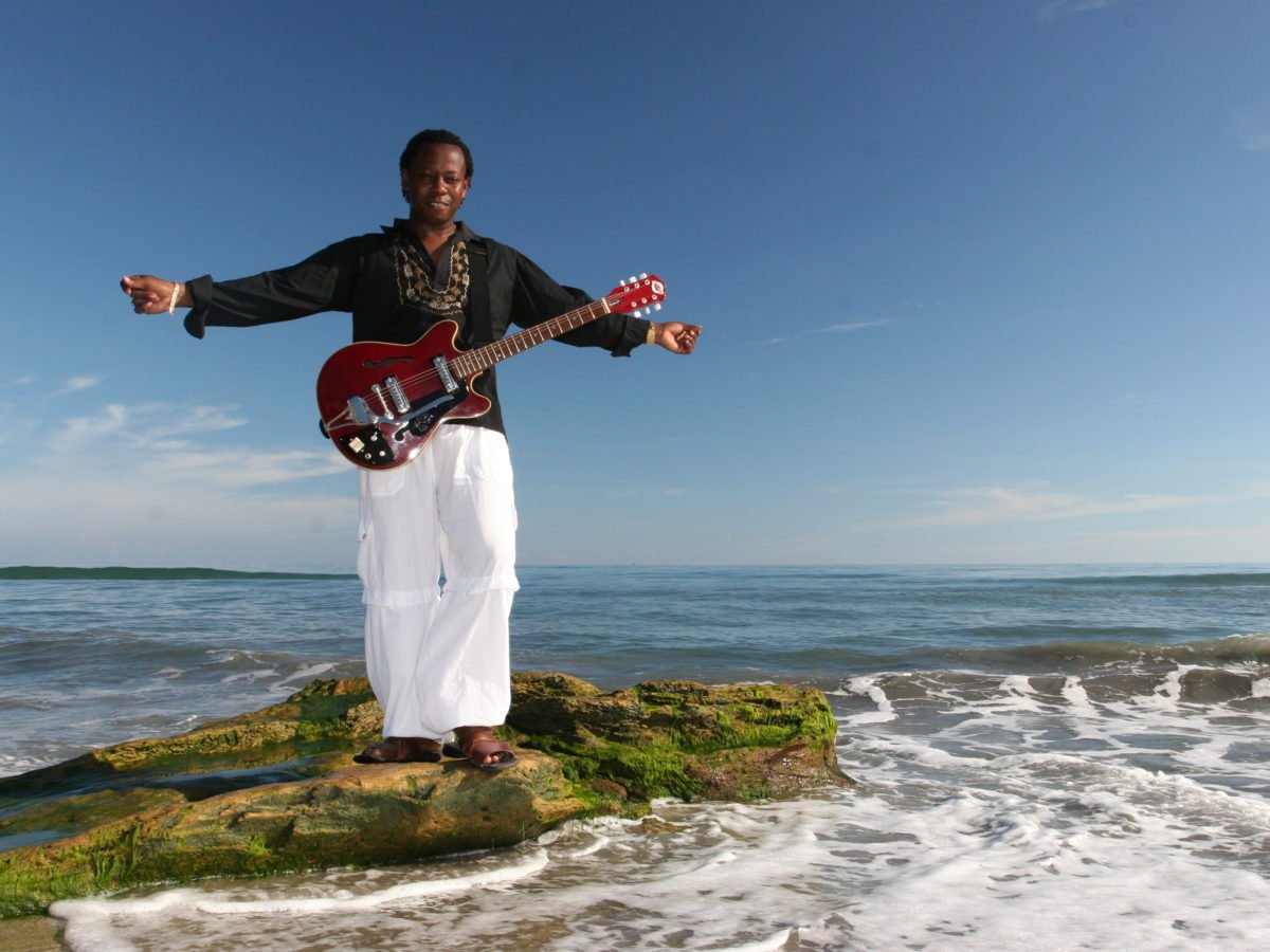 Fans Mourn as Garifuna Icon Aurelio Martinez Among 12 Dead in Honduras Plane Crash
