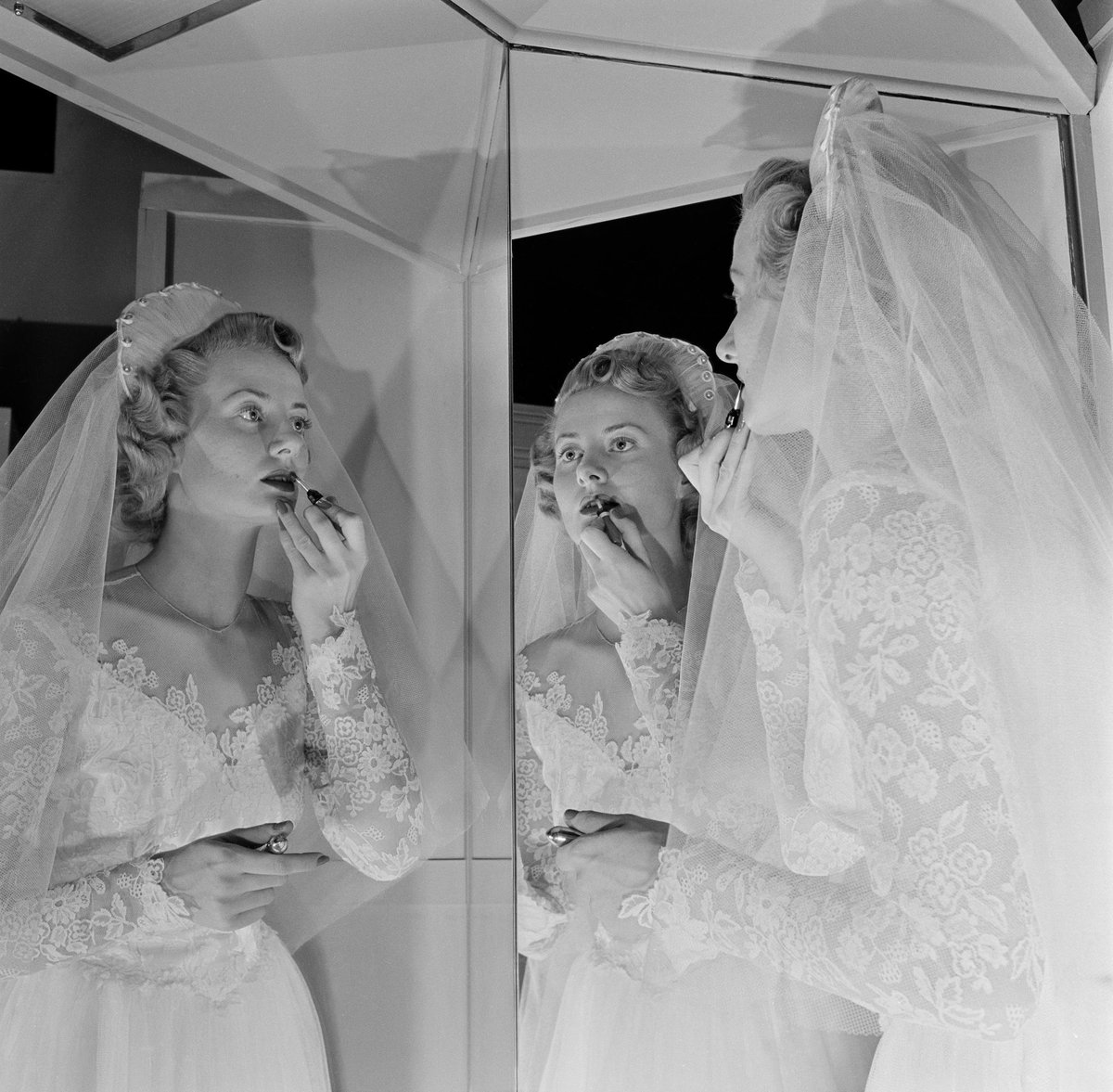Glam vs. Natural: Bridesmaid Sparks Controversy with Bold Makeup Choice