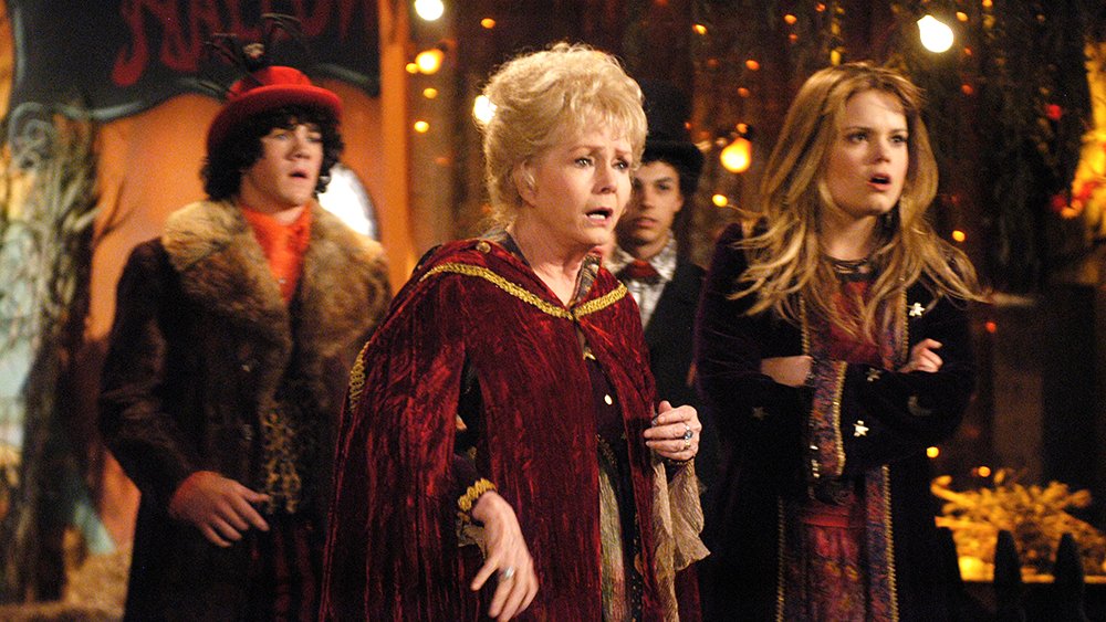Halloweentown Stars Share Heartwarming Memories of Debbie Reynolds at 90s Con