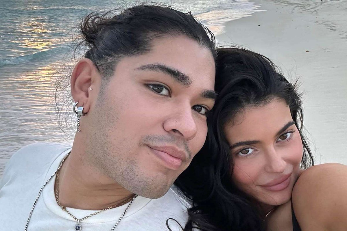 Kylie Jenner’s Heartfelt Tribute to Late Hairstylist Jesus Guerrero

3.