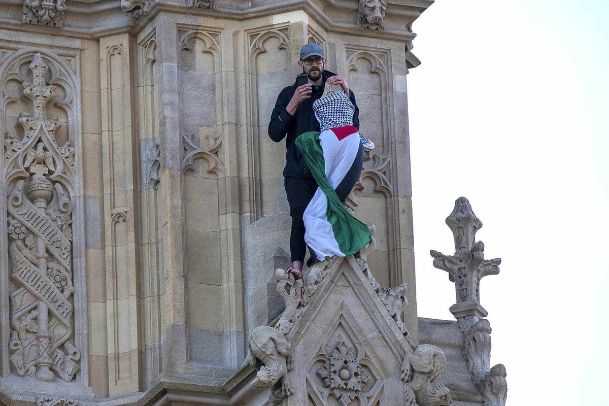 Protester Scales Big Ben for 16 Hours, Traffic in London Comes to a Standstill