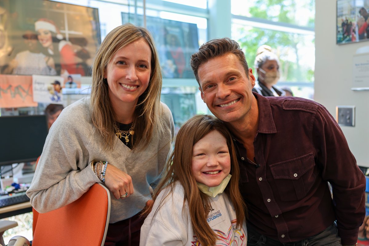 Ryan Seacrest and Mark Consuelos’s Hilarious Gym Antics!