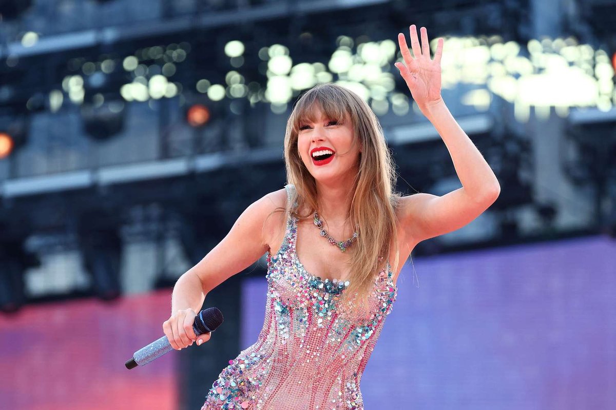 Taylor Swift’s “22”: The Anthem of Eternal Youth and Self-Discovery