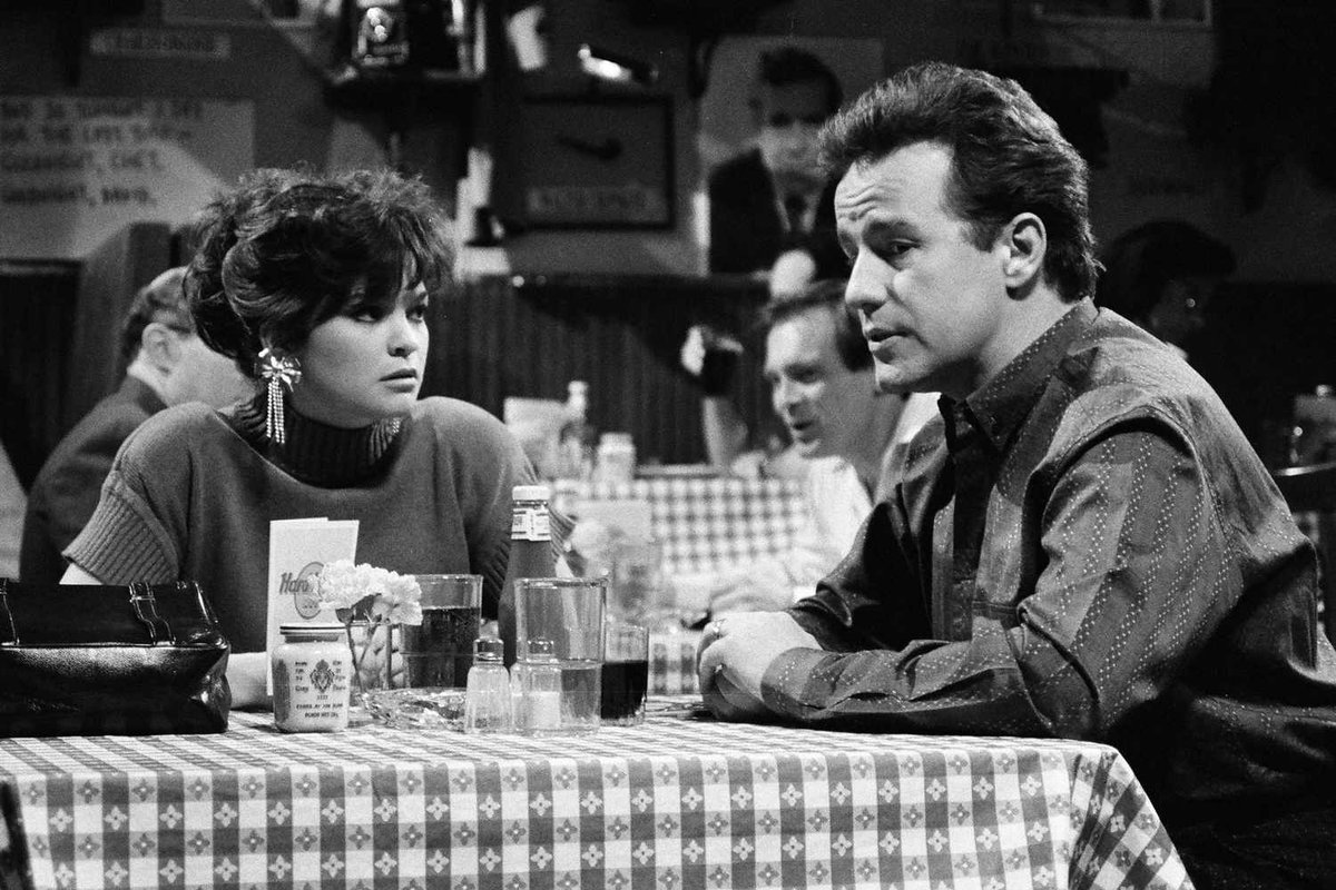 Valerie Bertinelli’s Hilarious Encounter with Phil Hartman on SNL: A Lesson in Character