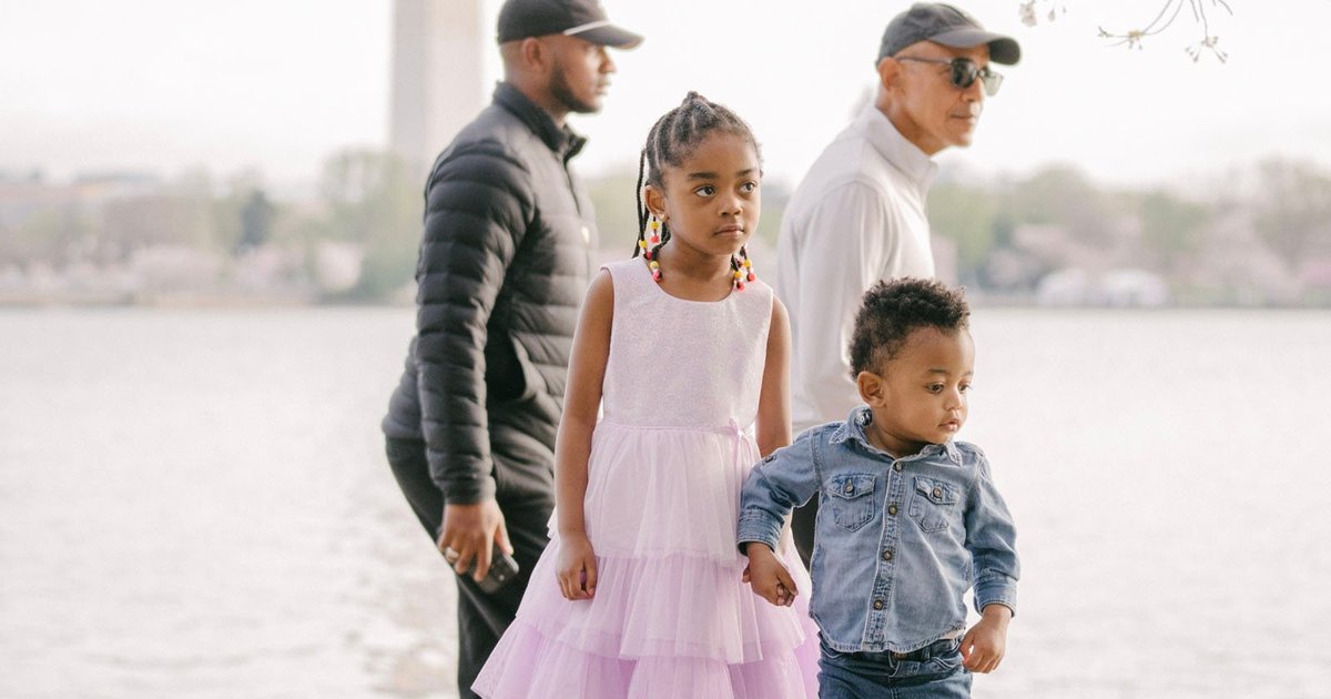 Barack Obama’s Delightful Photobomb: A Viral Moment Among Cherry Blossoms