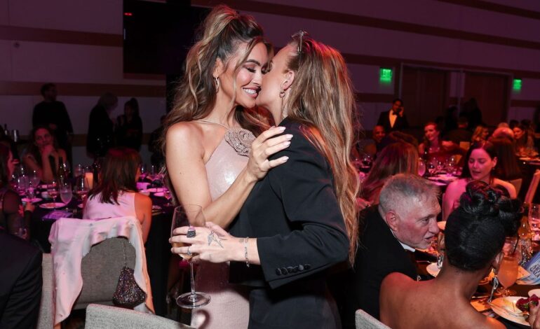 Celebrity Couple’s Mysterious Baby Photo Sparks Internet Speculation: The Unexpected Family Twist