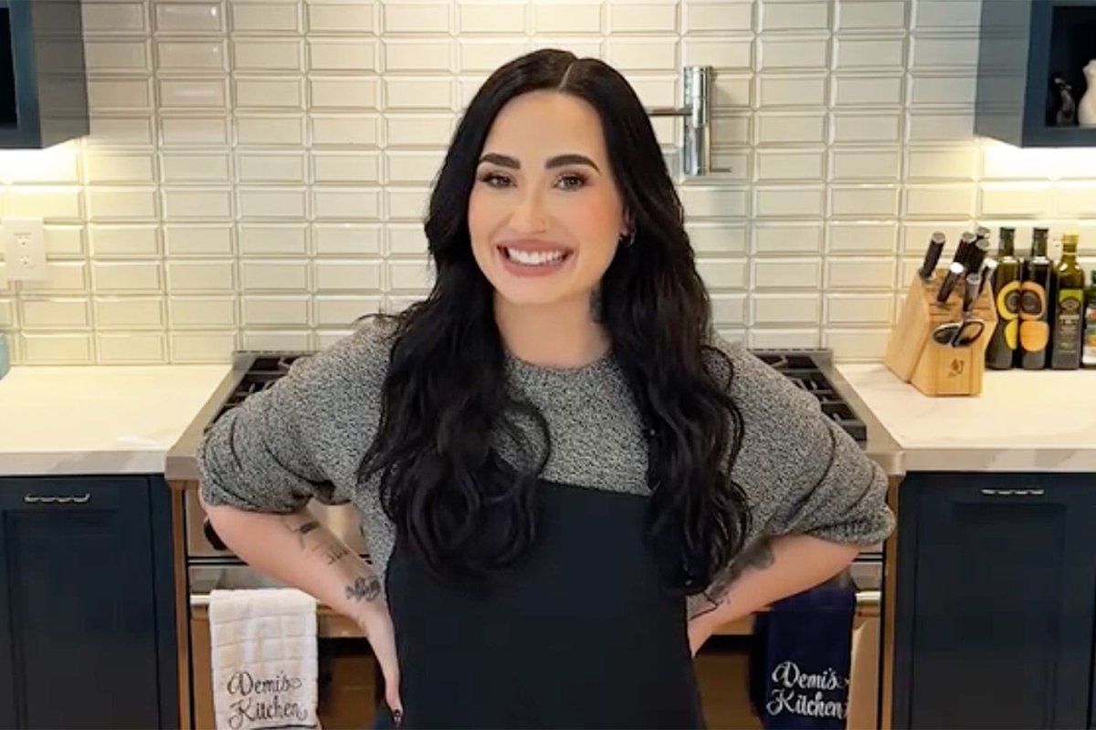 Demi Lovato’s Electrifying Surprise: How One Performance Transformed a Hotel Opening into a Celebration of Pride
