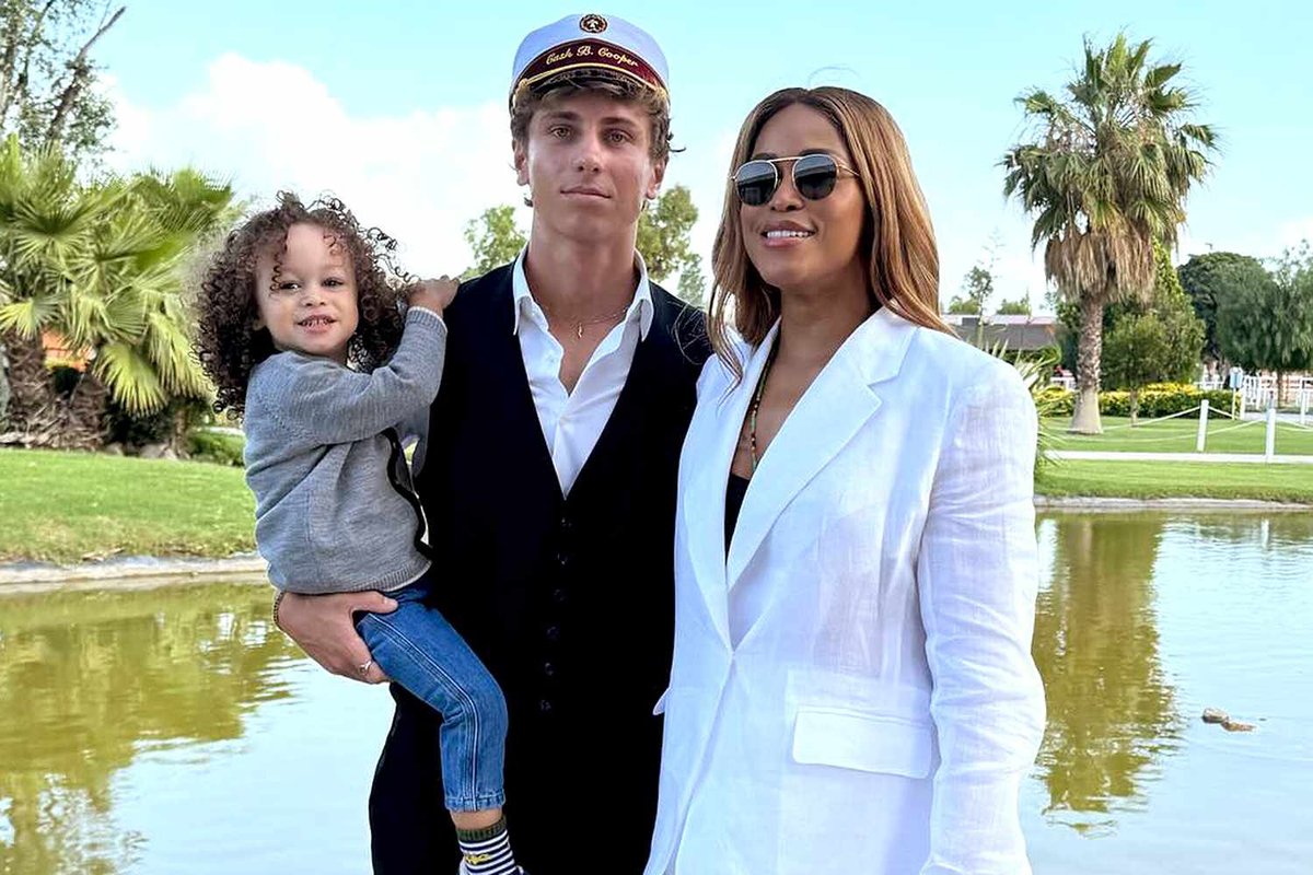 Eve Celebrates Mother’s Day with Heartwarming Family Snap