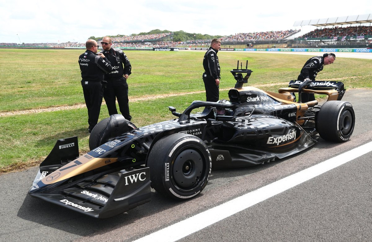 Fans Can’t Believe Brad Pitt’s Thrilling Return to Racing in New Film F1