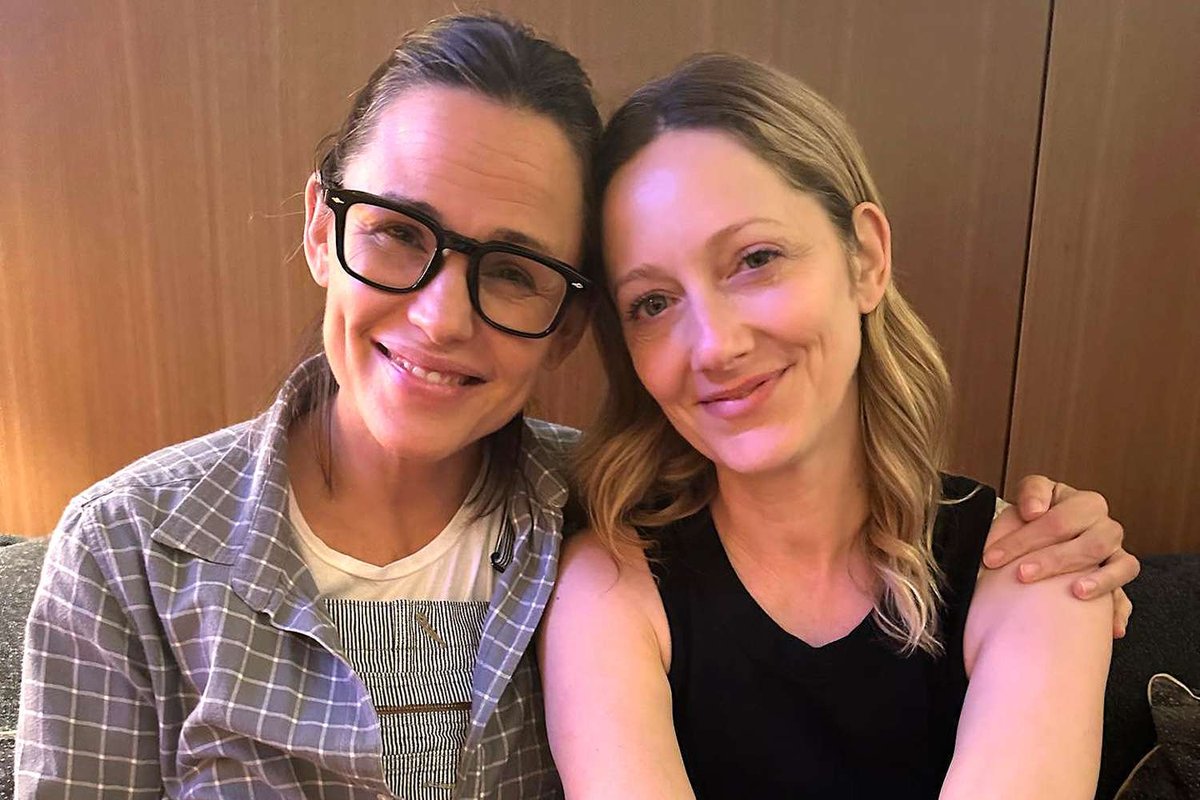 Fans Can’t Believe Jennifer Garner and Judy Greer’s Parisian Reunion Amid New Series Filming