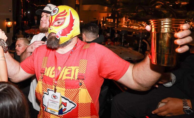 Hollywood’s Wildest Bromance: Travis Kelce and Jason Kelce’s Star-Studded Vegas Escape with Justin Timberlake