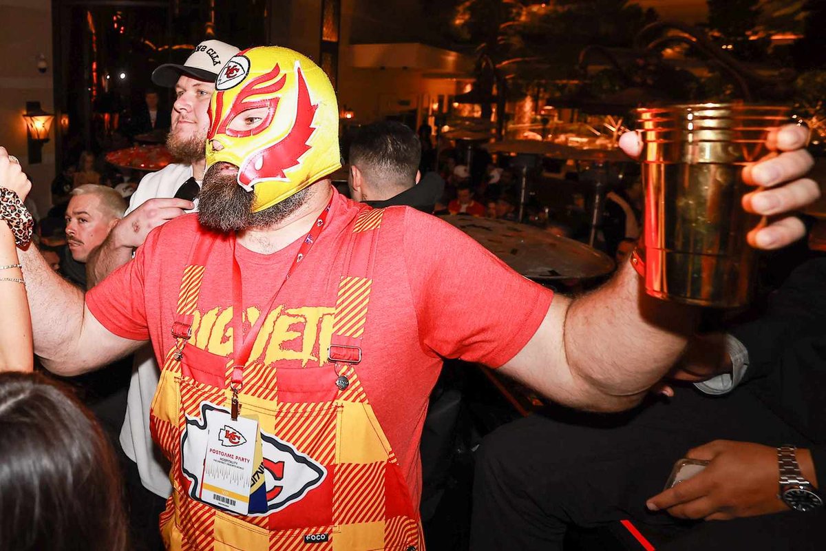 Hollywood’s Wildest Bromance: Travis Kelce and Jason Kelce’s Star-Studded Vegas Escape with Justin Timberlake