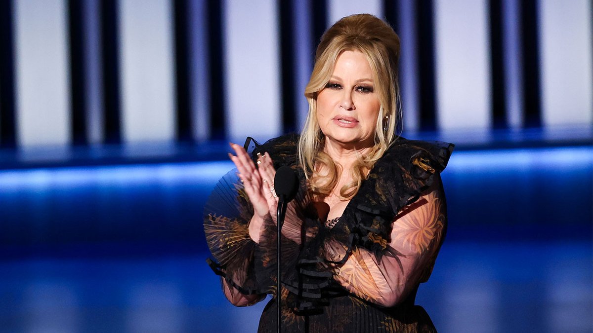 Jennifer Coolidge’s Powerful Embrace: How the Actress Became an Unexpected LGBTQ+ Icon