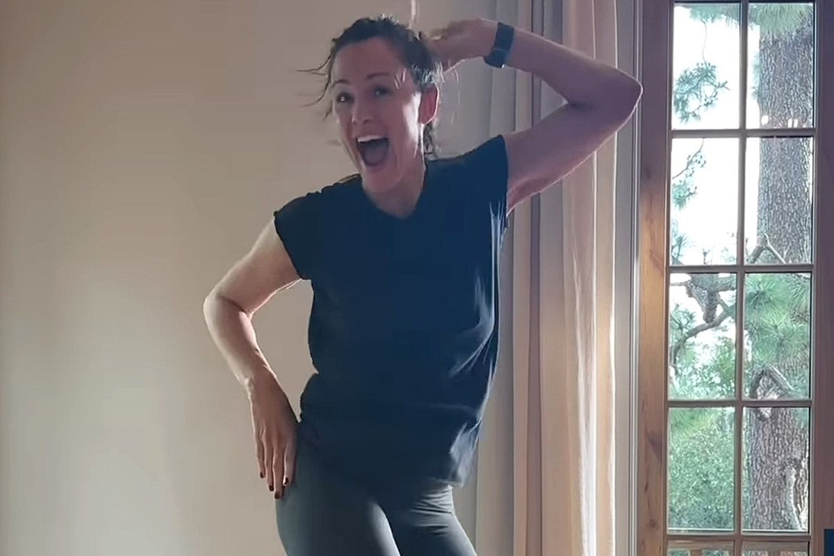 Jennifer Garner’s Box Jump Workout: A Masterclass in Fitness and Irony