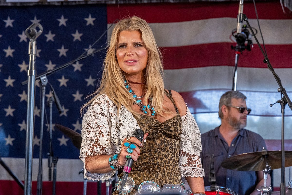 Jessica Simpson’s Bold Claim: Drinking Snake Sperm for Vocal Perfection!