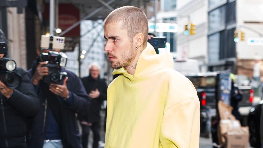 Justin Bieber’s Instagram Live Showdown: Celebrity vs. Paparazzi Caught on Camera