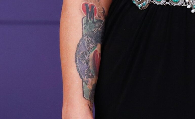 Miranda Lambert’s Horseshoe Tattoo: A Galloping Tribute to Her Equine Obsession