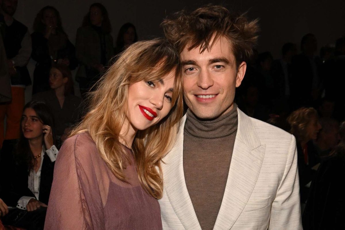 Pattinson and Waterhouse’s Stroll Sparks NYC Celebrity Roundup