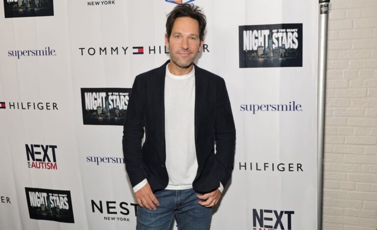 Paul Rudd’s Embarrassing Theater Wardrobe Mishap: A Comedy of Errors