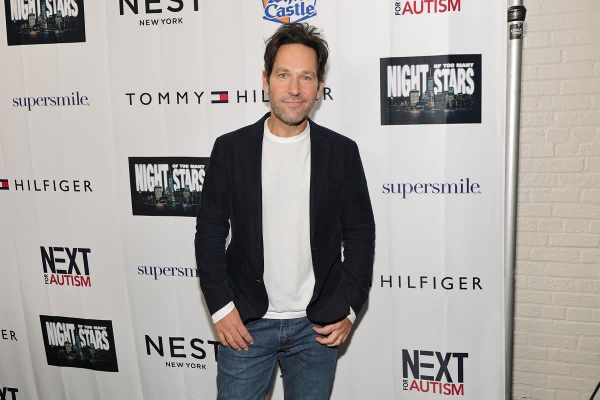 Paul Rudd’s Embarrassing Theater Wardrobe Mishap: A Comedy of Errors