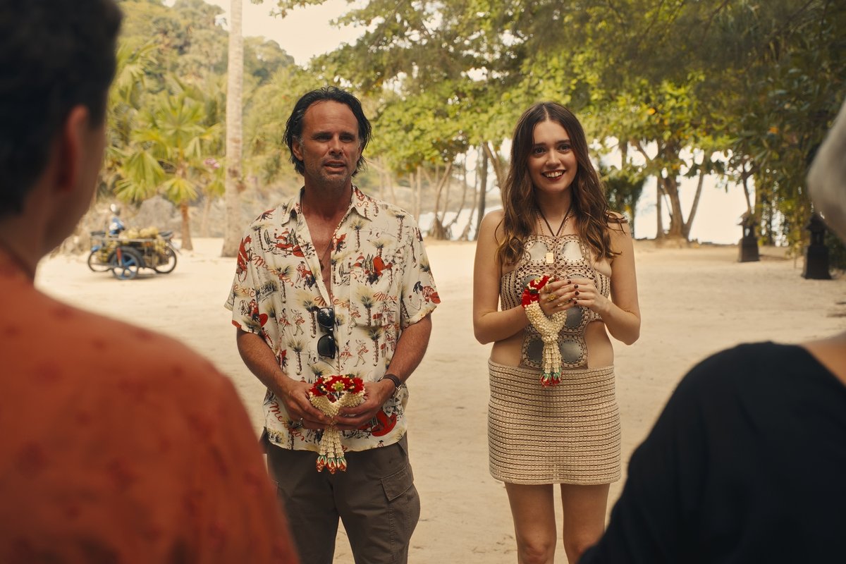 The Controversy Behind SNL’s “The White Lotus” Skit: Aimee Lou Wood vs. Walton Goggins