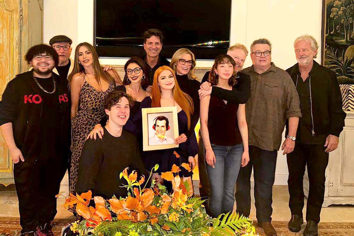 Amazing! Heartwarming “Modern Family” Reunion Photos!