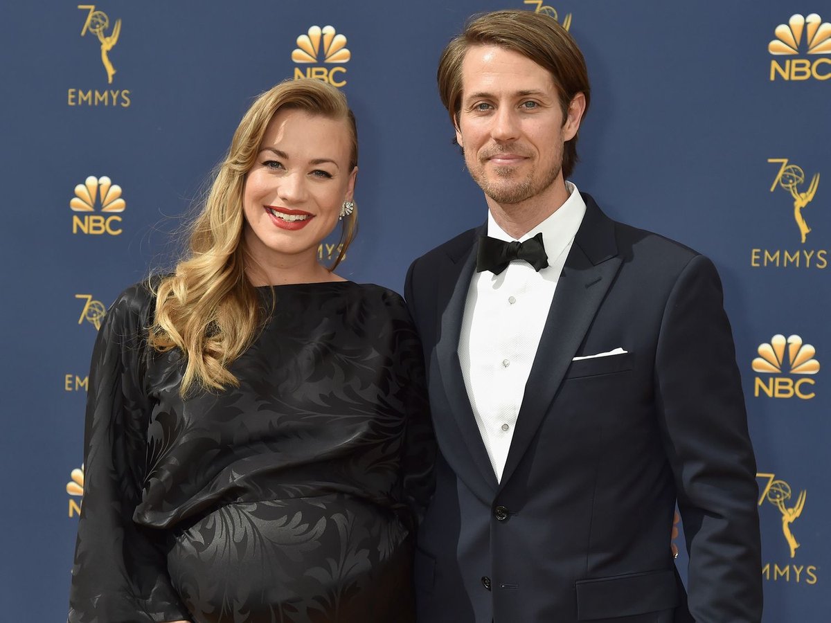 Yvonne Strahovski: The Real-Life Supermom Behind “The Handmaid’s Tale”