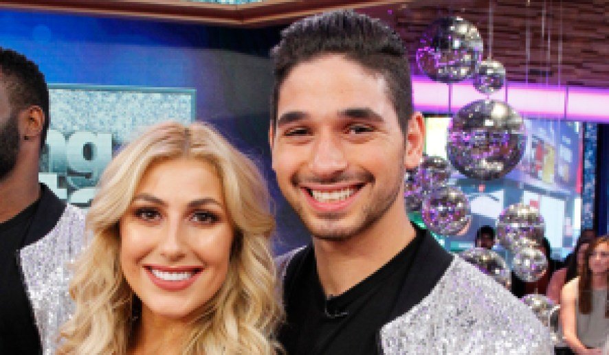 Alan Bersten and Emma Slater: A Dance of Professionalism After That Steamy Onstage Kiss

3.