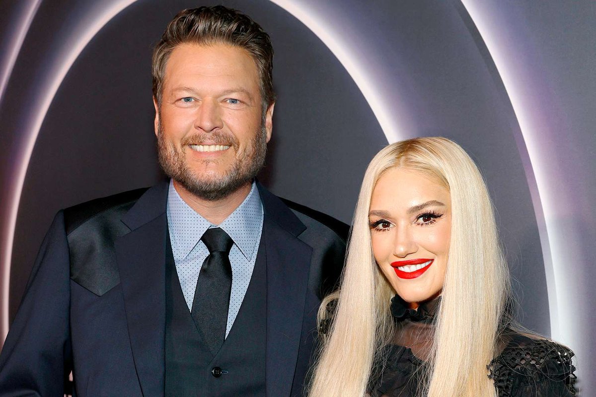 AMAs 2025: Gwen & Blake’s “Live” Moment That Wasn’t