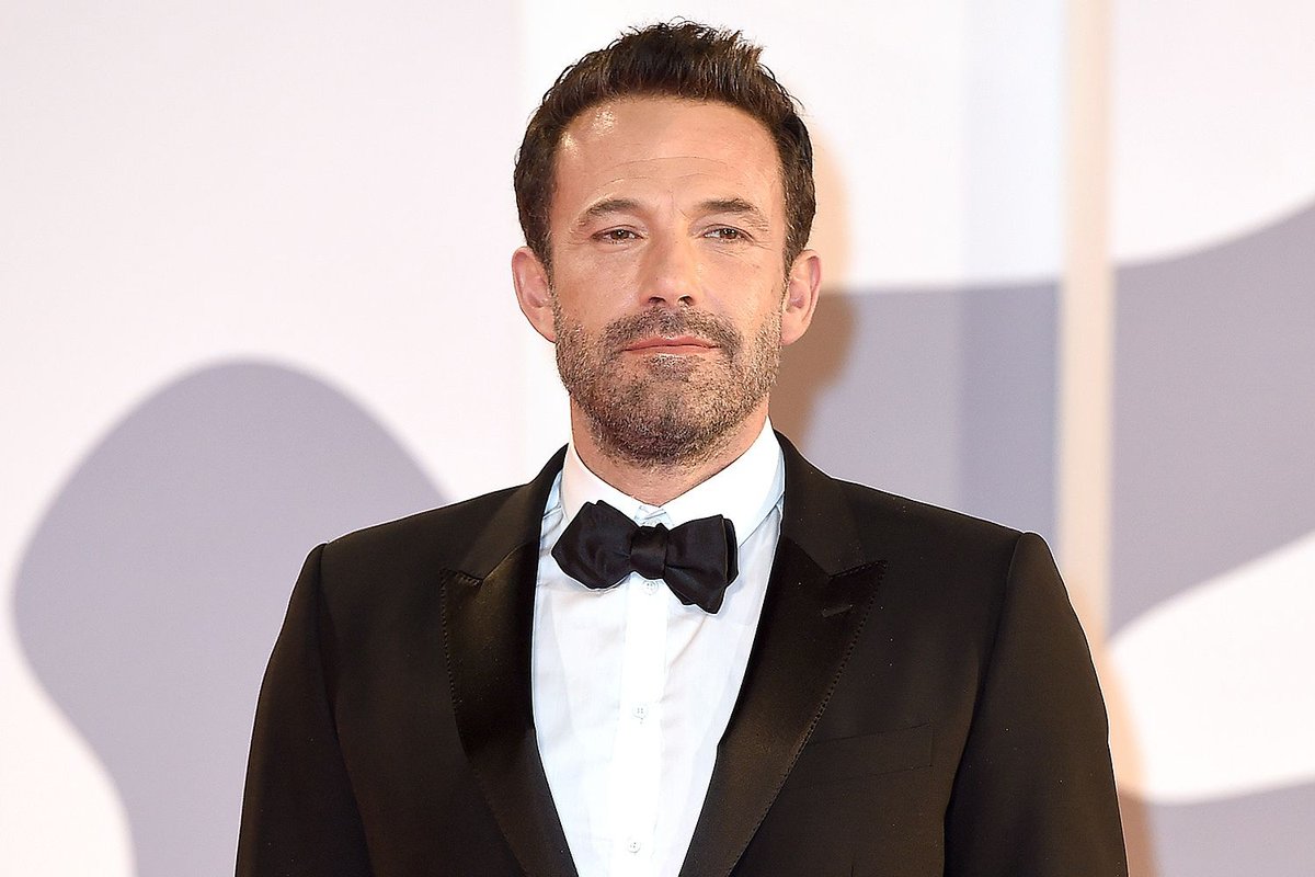 Ben Affleck Shrugs Off Bachelor Crown, Declares “I Love Latinas”