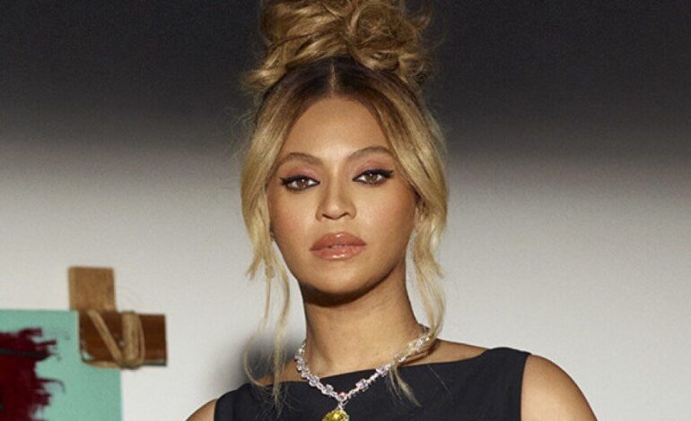 Beyoncé’s Dazzling Bolo: Massive Black Diamond & Queen Bee Shine on Cowboy Carter Tour