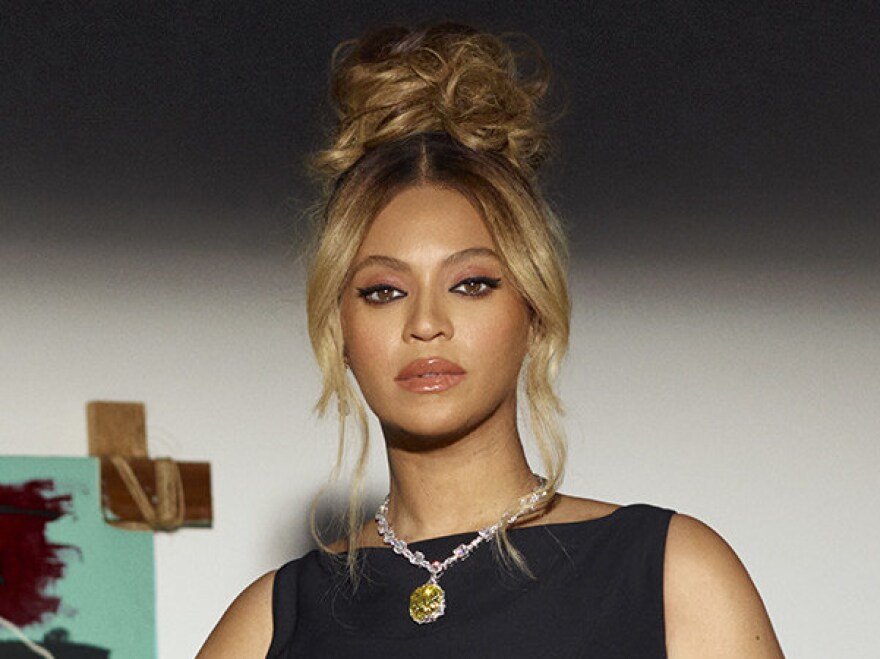 Beyoncé’s Dazzling Bolo: Massive Black Diamond & Queen Bee Shine on Cowboy Carter Tour