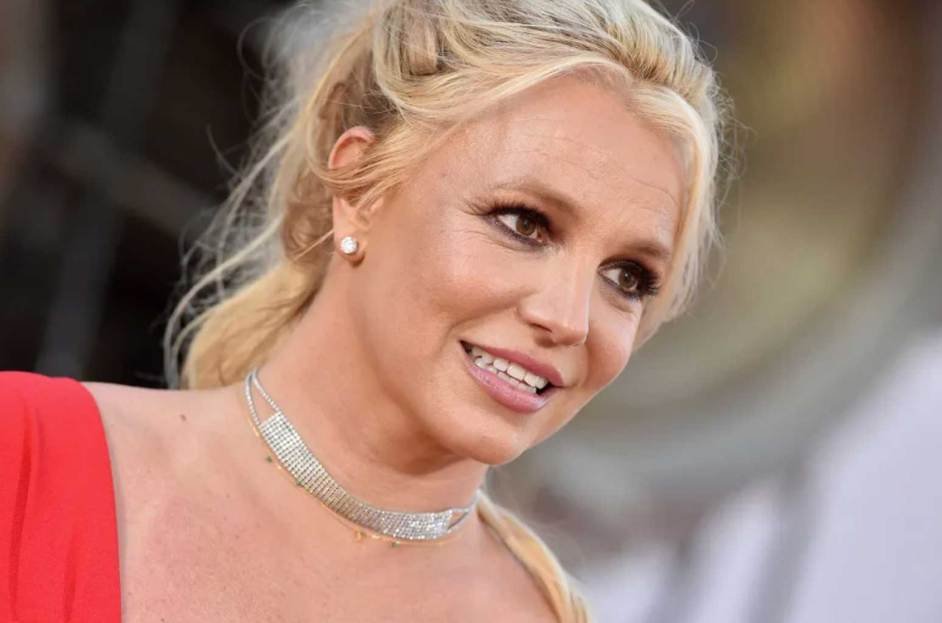 Britney Spears Sparks FAA Drama by Lighting Cigarette Mid-Flight