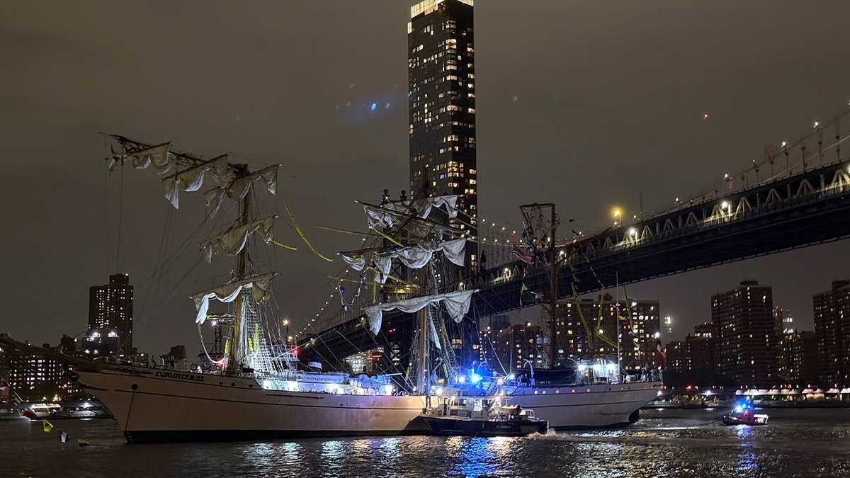 Brooklyn Bridge Struck by Mexican Navy Boat: Investigation Underway