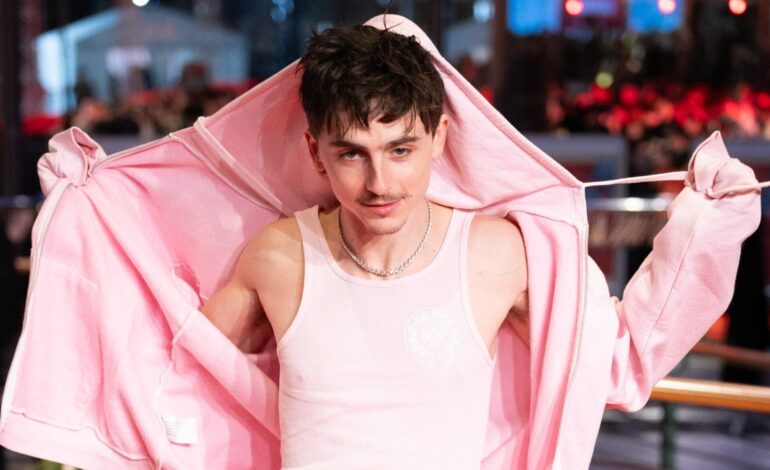 Chalamet Sidesteps Jenner Kiss in On-Camera Mishap