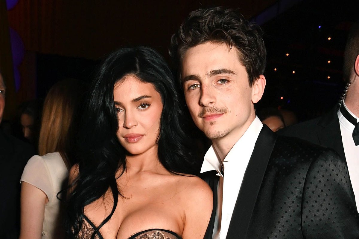 Courtside Romance: Kylie Jenner and Timothée Chalamet Make Headlines with Lakers Kiss