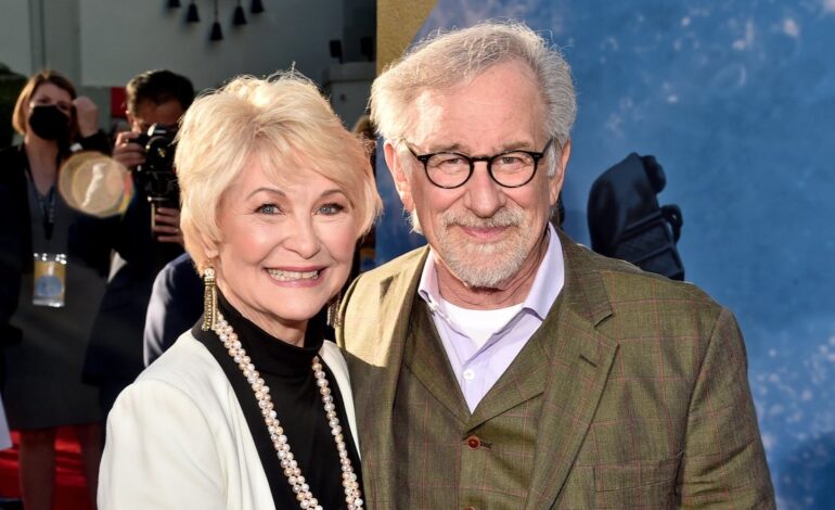 Dee Wallace Opens Up About Tense Talks with Spielberg Over ‘E.T.’ Bedroom Scene

3.