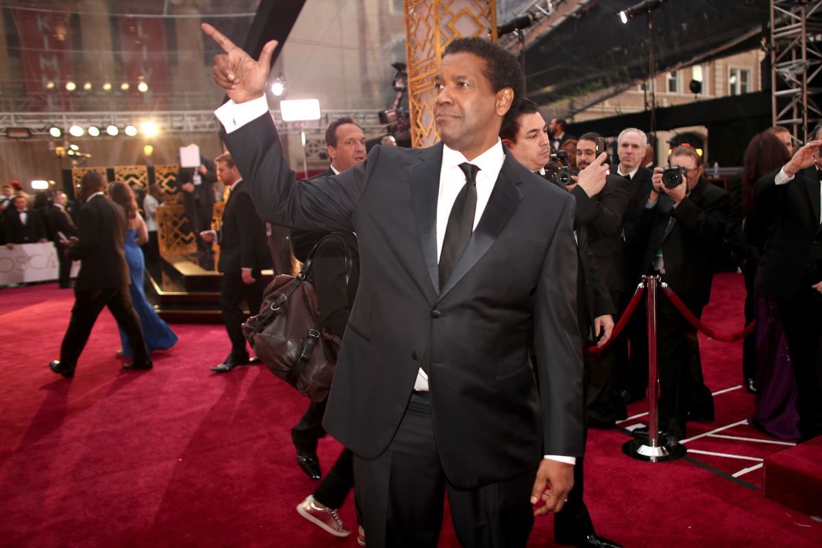 Denzel Washington Shuts Down Paparazzi on Cannes Red Carpet With Stern ‘Stop’
