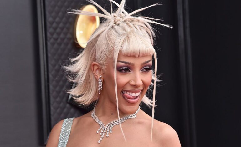 Doja Cat Calls Out Fandoms: Go Outside and Breathe Real Air!