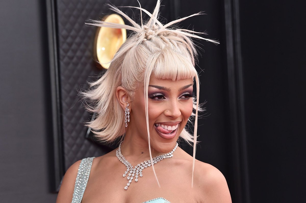 Doja Cat Calls Out Fandoms: Go Outside and Breathe Real Air!